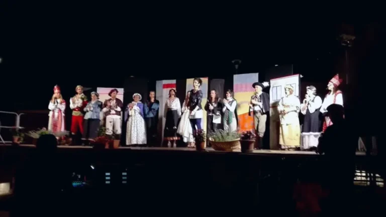 Attori di teatro in scena